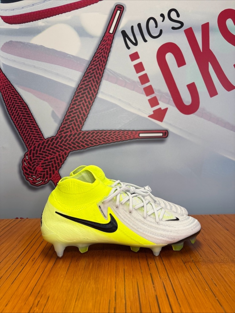 Nike Phantom Luna 2 Elite SG Pro Soccer Mad Voltage Pack Men's 9.5 (HF4363-003)